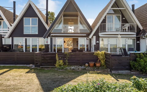 Vincent - 10M from the Sea: Huis, Huis, Dak, Veranda, Verblijf, Siding, Villa, Balkon