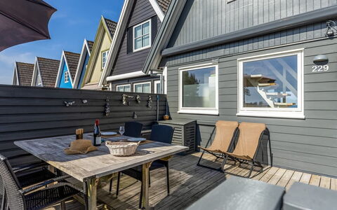 Vincent - 10M from the Sea: Hout, Huis, Siding, Plank, Hardwood, Dek, Houten Vloer, Ontwerp, Veranda, Buitenmeubels
