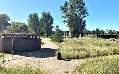 Vincent - 10M from the Sea: Struik, Land Lot, Plantengemeenschap, Tuin, Landscaping, Park, Boerderij