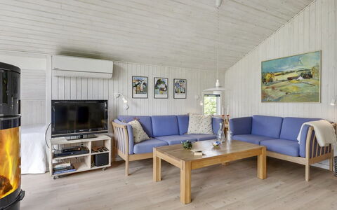 Barth - 150M from the Sea: Dak, Huis, Land Lot, Huis, Verblijf, Landgoed, Garden Gebouwen, Schaduw, Blokhut, Landscaping