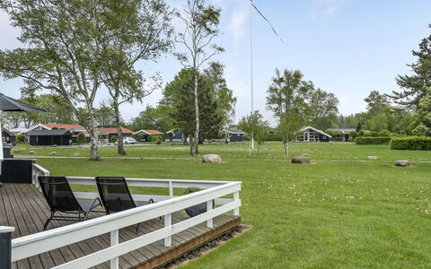 Barth - 150M from the Sea: Dak, Huis, Land Lot, Huis, Verblijf, Landgoed, Garden Gebouwen, Schaduw, Blokhut, Landscaping