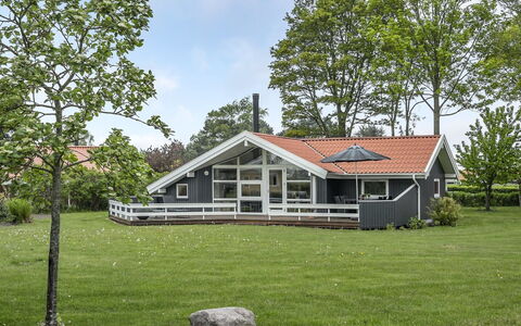Barth - 150M from the Sea: Dak, Huis, Land Lot, Huis, Verblijf, Landgoed, Garden Gebouwen, Schaduw, Blokhut, Landscaping