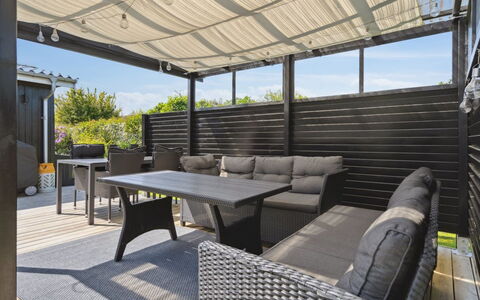 Helmina - 125M from the Sea: Dak, Huis, Land Lot, Huis, Verblijf, Landgoed, Garden Gebouwen, Schaduw, Blokhut, Landscaping