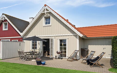 Daniela - 300M from the Sea: Woongebied, Dak, Voorstad, Oprit, Landgoed, Schoorsteen