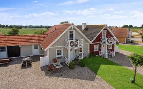 Daniela - 300M from the Sea: Woongebied, Dak, Voorstad, Oprit, Landgoed, Schoorsteen