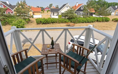 Daniela - 300M from the Sea: Woongebied, Dak, Voorstad, Oprit, Landgoed, Schoorsteen