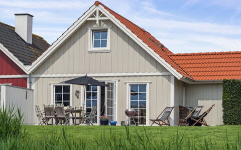 Daniela - 300M from the Sea: Woongebied, Dak, Voorstad, Oprit, Landgoed, Schoorsteen