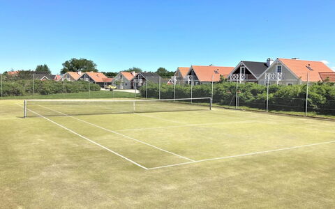 Matleena - 200M from the Sea: Blauw, Struik, Verblijf, Groundcover, Tuin, Landgoed, Schaduw, Landscaping, Boerderij, Eco Hotel