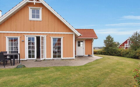 Matleena - 200M from the Sea: Blauw, Struik, Verblijf, Groundcover, Tuin, Landgoed, Schaduw, Landscaping, Boerderij, Eco Hotel