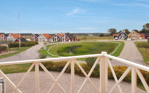 Matleena - 200M from the Sea: Blauw, Struik, Verblijf, Groundcover, Tuin, Landgoed, Schaduw, Landscaping, Boerderij, Eco Hotel