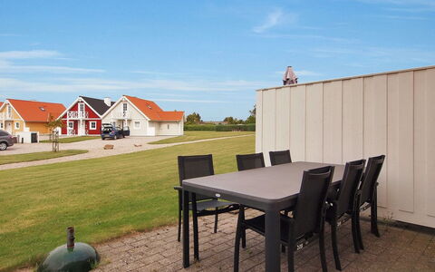Matleena - 200M from the Sea: Blauw, Struik, Verblijf, Groundcover, Tuin, Landgoed, Schaduw, Landscaping, Boerderij, Eco Hotel
