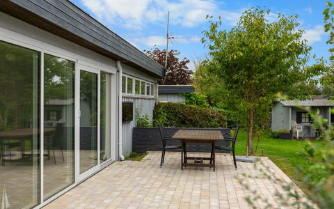 Rikkart - 100M from the Sea: Meubilair, Interieur Ontwerp, Flooring, Hout, Verdieping, Plafond, Houten Vloer, Stoel, Tafel, Verlichting