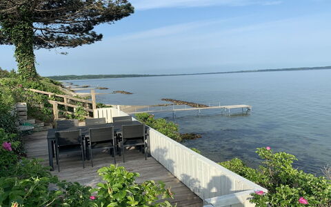 Amia - 20M from the Sea: Meubilair, Interieur Ontwerp, Stoel, Flooring, Tafel, Toevlucht, Verdieping, Plafond, Kamer, Eco Hotel