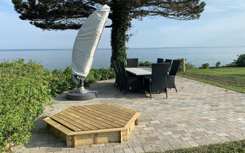 Amia - 20M from the Sea: Meubilair, Interieur Ontwerp, Stoel, Flooring, Tafel, Toevlucht, Verdieping, Plafond, Kamer, Eco Hotel