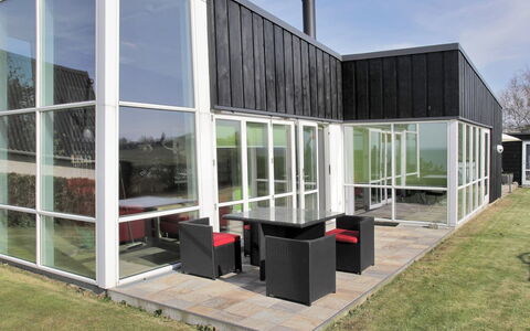Amia - 20M from the Sea: Meubilair, Interieur Ontwerp, Stoel, Flooring, Tafel, Toevlucht, Verdieping, Plafond, Kamer, Eco Hotel