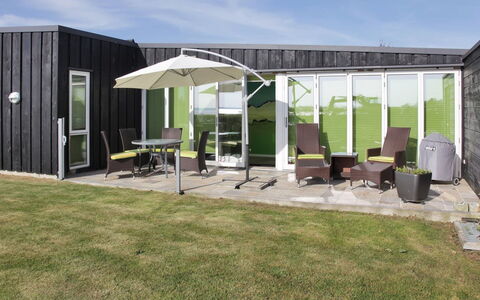 Amia - 20M from the Sea: Meubilair, Interieur Ontwerp, Stoel, Flooring, Tafel, Toevlucht, Verdieping, Plafond, Kamer, Eco Hotel