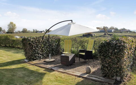 Amia - 20M from the Sea: Meubilair, Interieur Ontwerp, Stoel, Flooring, Tafel, Toevlucht, Verdieping, Plafond, Kamer, Eco Hotel