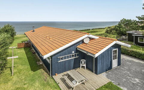 Elfi - 30M from the Sea: Blauw, Struik, Verblijf, Groundcover, Tuin, Landgoed, Schaduw, Landscaping, Boerderij, Eco Hotel