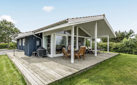 Elfi - 30M from the Sea: Blauw, Struik, Verblijf, Groundcover, Tuin, Landgoed, Schaduw, Landscaping, Boerderij, Eco Hotel