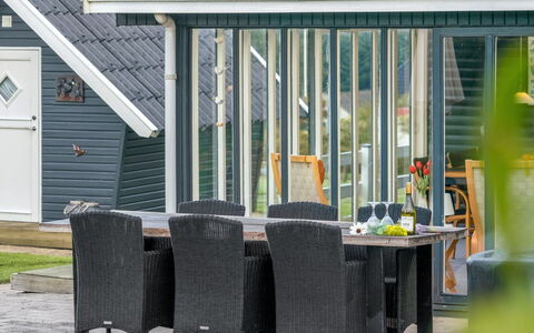 Fita - 300M from the Sea: Blauw, Struik, Verblijf, Groundcover, Tuin, Landgoed, Schaduw, Landscaping, Boerderij, Eco Hotel