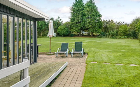 Fita - 300M from the Sea: Blauw, Struik, Verblijf, Groundcover, Tuin, Landgoed, Schaduw, Landscaping, Boerderij, Eco Hotel