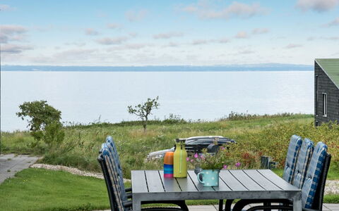 Lyly - 100M from the Sea: Blauw, Struik, Verblijf, Groundcover, Tuin, Landgoed, Schaduw, Landscaping, Boerderij, Eco Hotel
