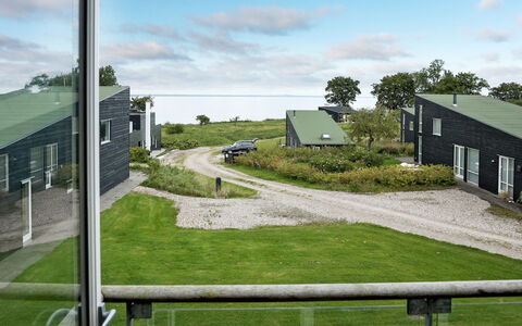Lyly - 100M from the Sea: Blauw, Struik, Verblijf, Groundcover, Tuin, Landgoed, Schaduw, Landscaping, Boerderij, Eco Hotel