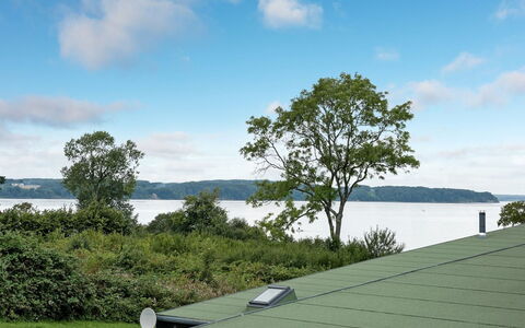 Lyly - 100M from the Sea: Blauw, Struik, Verblijf, Groundcover, Tuin, Landgoed, Schaduw, Landscaping, Boerderij, Eco Hotel