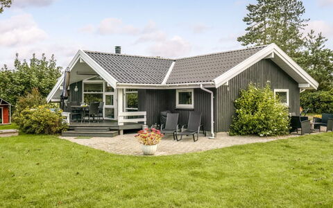 Stasia - 75M from the Sea: Zwembad, Buitenmeubels, Meubilair, Toevlucht, Flagstone, Eco Hotel, Schaduw, Stoel, Vrije Tijd, Landgoed