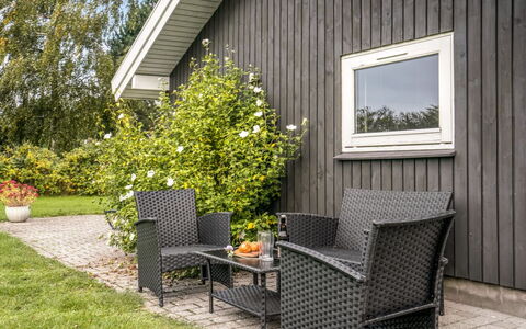 Stasia - 75M from the Sea: Zwembad, Buitenmeubels, Meubilair, Toevlucht, Flagstone, Eco Hotel, Schaduw, Stoel, Vrije Tijd, Landgoed