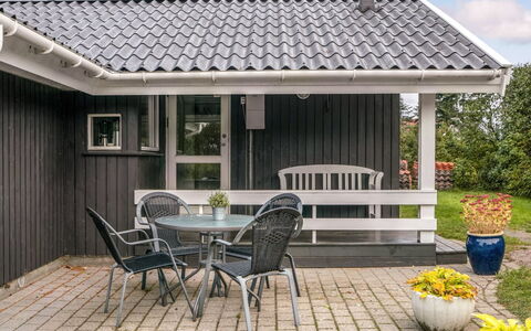 Stasia - 75M from the Sea: Zwembad, Buitenmeubels, Meubilair, Toevlucht, Flagstone, Eco Hotel, Schaduw, Stoel, Vrije Tijd, Landgoed