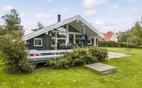 Stasia - 75M from the Sea: Zwembad, Buitenmeubels, Meubilair, Toevlucht, Flagstone, Eco Hotel, Schaduw, Stoel, Vrije Tijd, Landgoed
