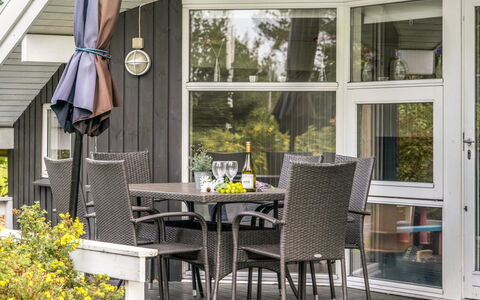 Stasia - 75M from the Sea: Zwembad, Buitenmeubels, Meubilair, Toevlucht, Flagstone, Eco Hotel, Schaduw, Stoel, Vrije Tijd, Landgoed