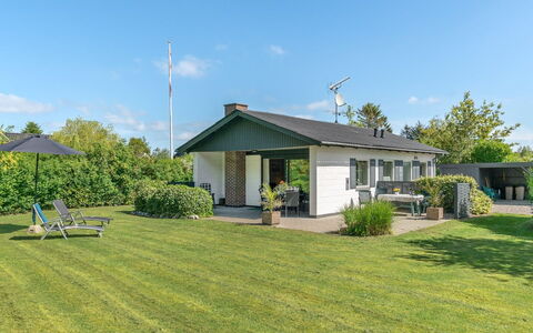 Suni - 400M from the Sea: Blauw, Struik, Verblijf, Groundcover, Tuin, Landgoed, Schaduw, Landscaping, Boerderij, Eco Hotel