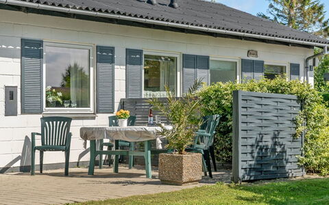 Suni - 400M from the Sea: Blauw, Struik, Verblijf, Groundcover, Tuin, Landgoed, Schaduw, Landscaping, Boerderij, Eco Hotel