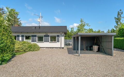 Suni - 400M from the Sea: Blauw, Struik, Verblijf, Groundcover, Tuin, Landgoed, Schaduw, Landscaping, Boerderij, Eco Hotel