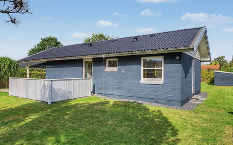 Undine - 300M from the Sea: Hout, Tuin, Backyard, Land Lot, Huis, Dak, Schaduw, Dek, Hardwood, Werf