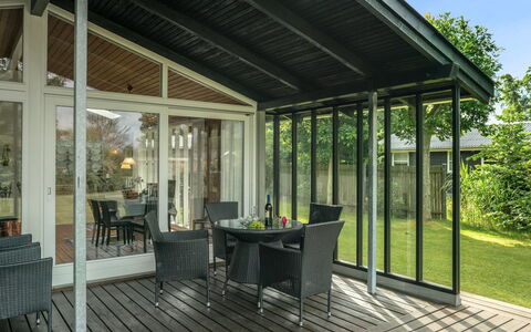 Juditha - 400M from the Sea: Blauw, Struik, Verblijf, Groundcover, Tuin, Landgoed, Schaduw, Landscaping, Boerderij, Eco Hotel
