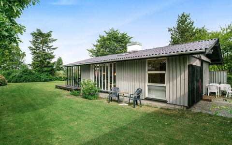 Juditha - 400M from the Sea: Blauw, Struik, Verblijf, Groundcover, Tuin, Landgoed, Schaduw, Landscaping, Boerderij, Eco Hotel