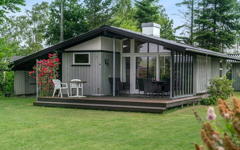 Juditha - 400M from the Sea: Blauw, Struik, Verblijf, Groundcover, Tuin, Landgoed, Schaduw, Landscaping, Boerderij, Eco Hotel