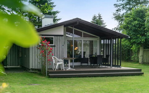 Juditha - 400M from the Sea: Blauw, Struik, Verblijf, Groundcover, Tuin, Landgoed, Schaduw, Landscaping, Boerderij, Eco Hotel