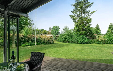 Juditha - 400M from the Sea: Blauw, Struik, Verblijf, Groundcover, Tuin, Landgoed, Schaduw, Landscaping, Boerderij, Eco Hotel