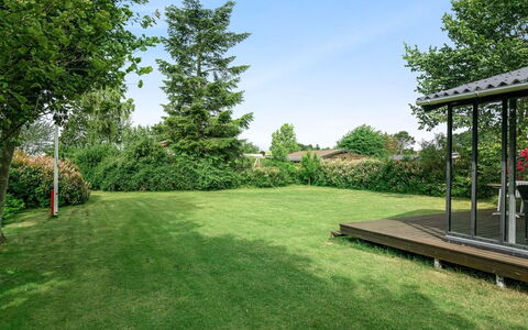 Juditha - 400M from the Sea: Blauw, Struik, Verblijf, Groundcover, Tuin, Landgoed, Schaduw, Landscaping, Boerderij, Eco Hotel