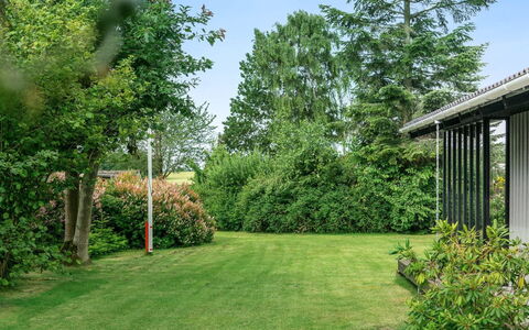 Juditha - 400M from the Sea: Blauw, Struik, Verblijf, Groundcover, Tuin, Landgoed, Schaduw, Landscaping, Boerderij, Eco Hotel