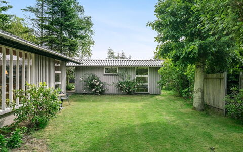 Juditha - 400M from the Sea: Blauw, Struik, Verblijf, Groundcover, Tuin, Landgoed, Schaduw, Landscaping, Boerderij, Eco Hotel