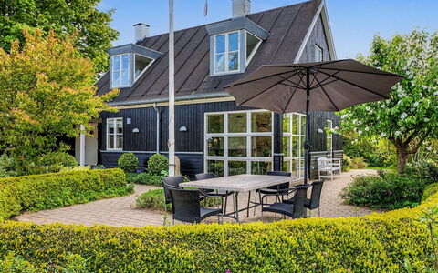 Gullan - 75M from the Sea: Hout, Dak, Architectuur, Huis, Huis, Verblijf, Siding, Hardwood, Helling, Landgoed