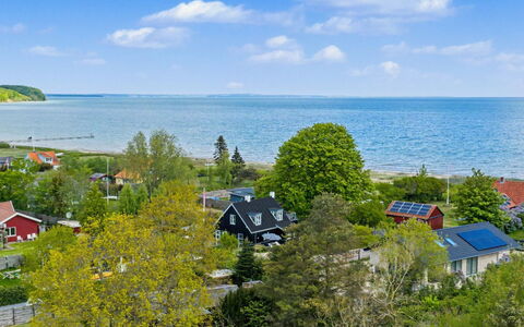 Gullan - 75M from the Sea: Hout, Dak, Architectuur, Huis, Huis, Verblijf, Siding, Hardwood, Helling, Landgoed