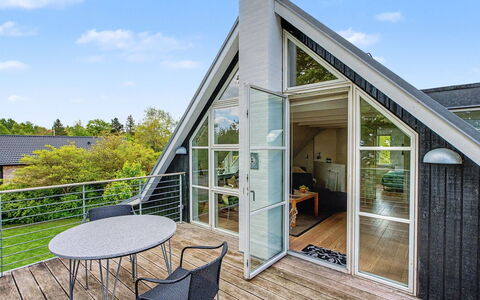Gullan - 75M from the Sea: Hout, Dak, Architectuur, Huis, Huis, Verblijf, Siding, Hardwood, Helling, Landgoed