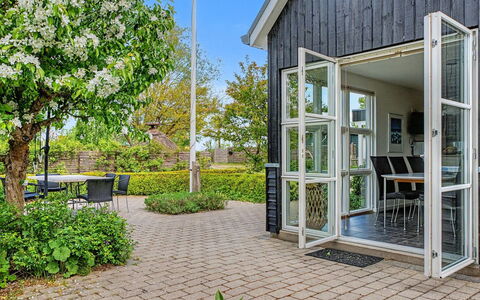 Gullan - 75M from the Sea: Hout, Dak, Architectuur, Huis, Huis, Verblijf, Siding, Hardwood, Helling, Landgoed