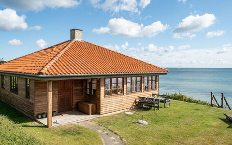 Botmar - 10M from the Sea: Meubilair, Interieur Ontwerp, Flooring, Hout, Verdieping, Plafond, Houten Vloer, Stoel, Tafel, Verlichting